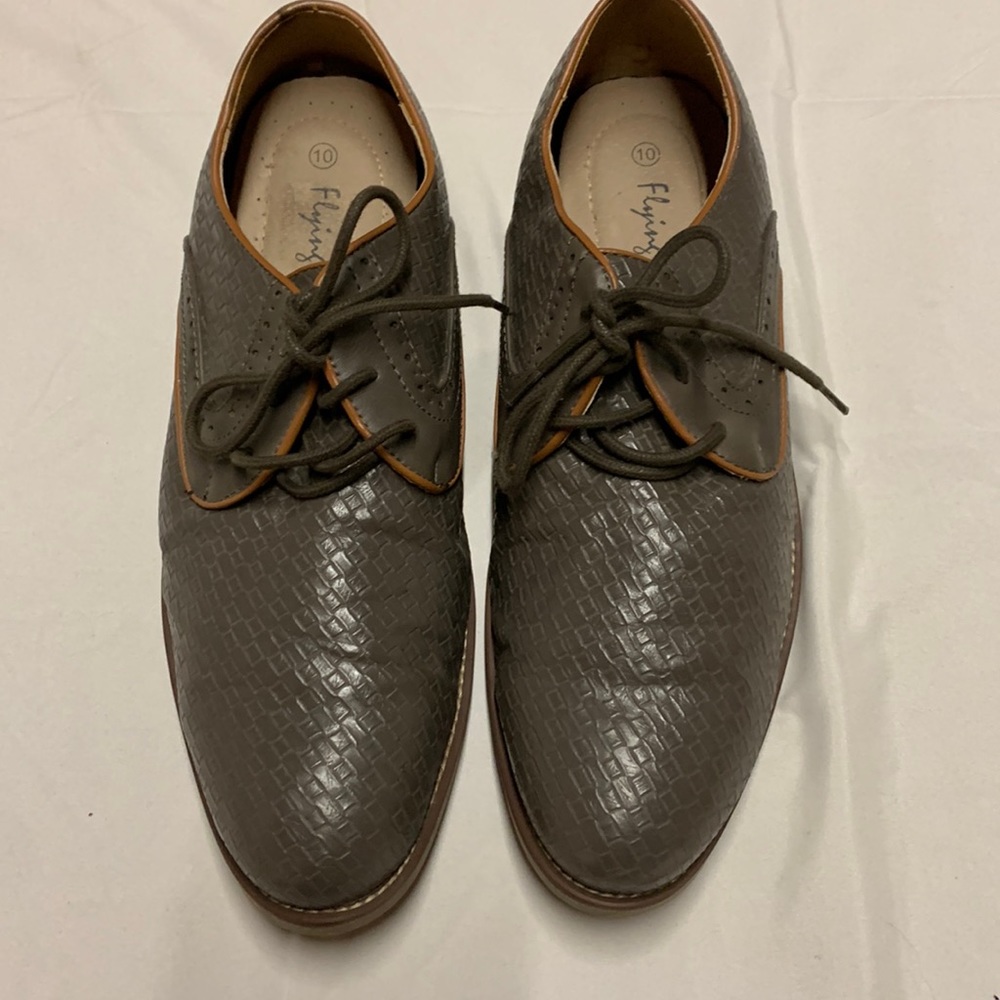 Flying Deer, mens size 10 dress shoes in very good condition